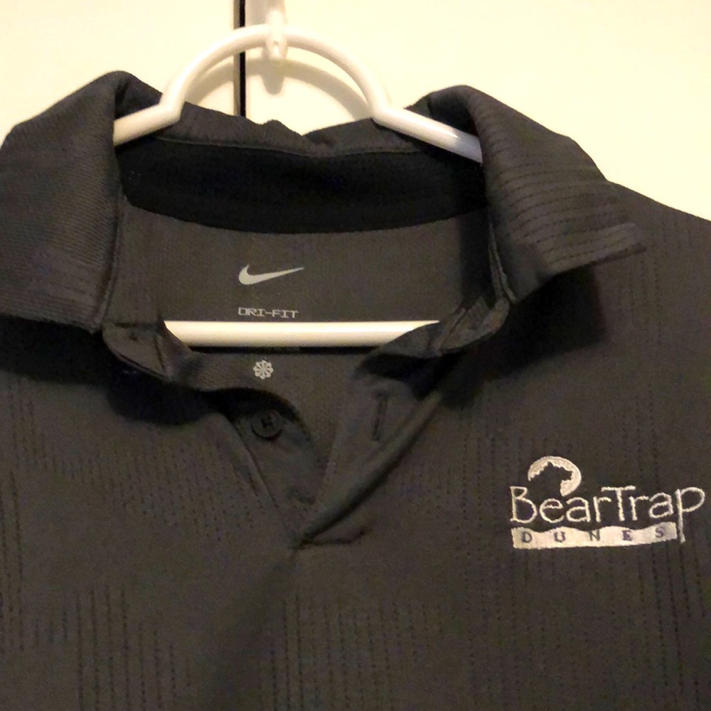 Nike  Bear Trap Dunes Dri-Fit Golf Shirt, charcoal, excellent condition.